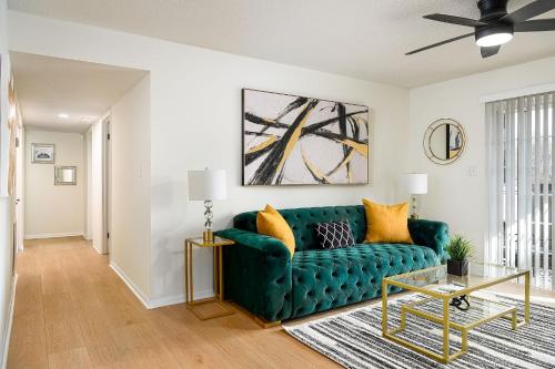 Emerald Retreat - Central & Stylish - 2 BR/2 BA in Winston-Salem, USA