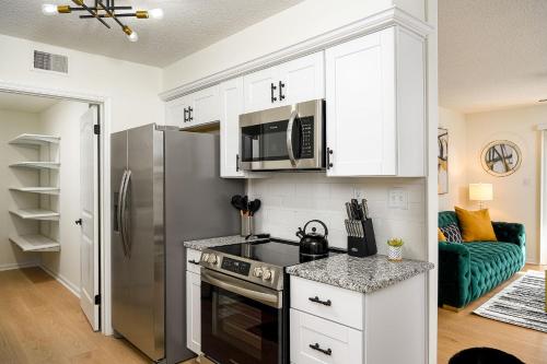 Emerald Retreat - Central & Stylish - 2 BR/2 BA in Winston-Salem, USA