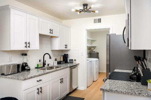 Emerald Retreat - Central & Stylish - 2 BR/2 BA in Winston-Salem, USA
