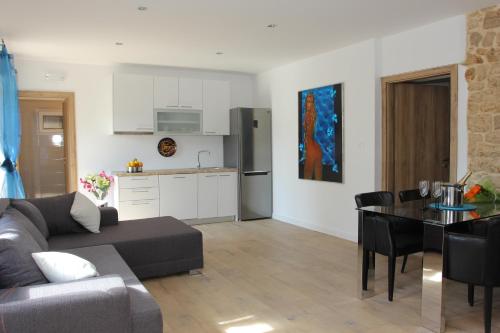  Apartment House Vitaic in Supetar