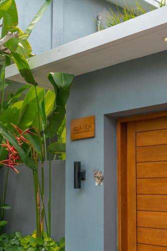 Villa Vida Mira - Elegant 4BR Beachside Villa in Canggu