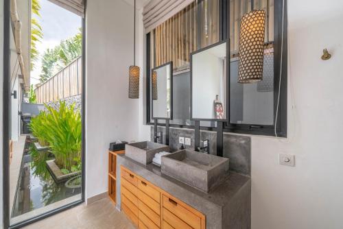 Villa Vida Mira - Elegant 4BR Beachside Villa in Canggu