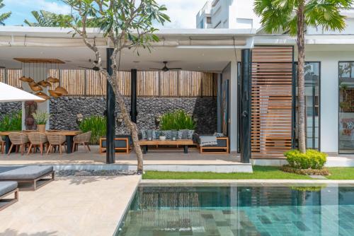 Villa Vida Mira - Elegant 4BR Beachside Villa in Canggu