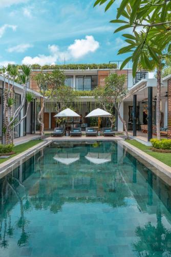 Villa Vida Mira - Elegant 4BR Beachside Villa in Canggu