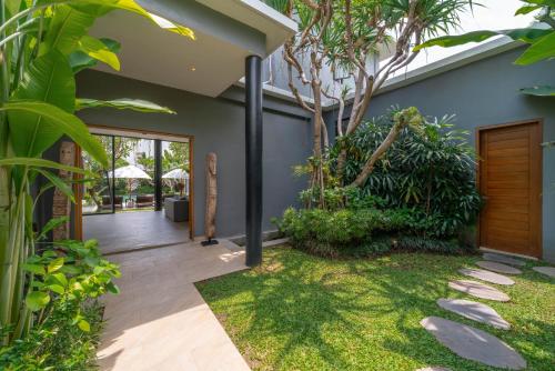 Villa Vida Mira - Elegant 4BR Beachside Villa in Canggu