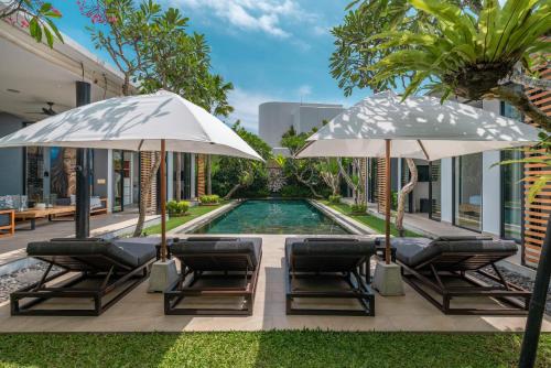 Villa Vida Mira - Elegant 4BR Beachside Villa in Canggu