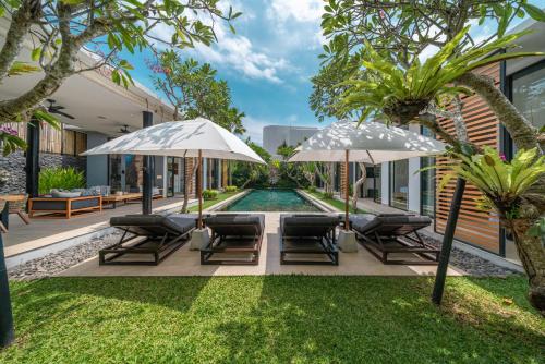 Villa Vida Mira - Elegant 4BR Beachside Villa in Canggu