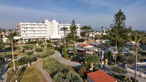 Atlantis Hotel - image 11