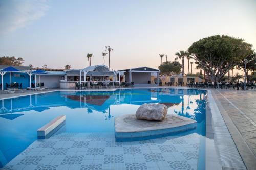Atlantis Hotel - image 13