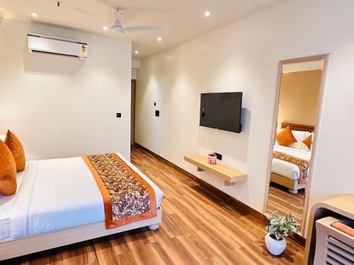 Hotel IP Swarn near Anand Vihar Vaishali Ghaziabad