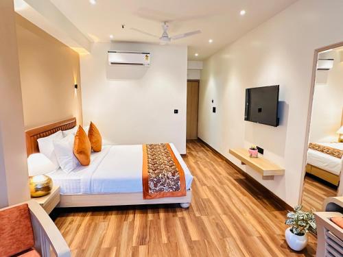 Hotel IP Swarn near Anand Vihar Vaishali Ghaziabad