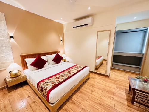 Hotel IP Swarn near Anand Vihar Vaishali Ghaziabad