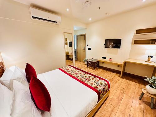 Hotel IP Swarn near Anand Vihar Vaishali Ghaziabad