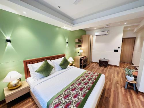 Hotel IP Swarn near Anand Vihar Vaishali Ghaziabad