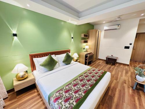 Hotel IP Swarn near Anand Vihar Vaishali Ghaziabad