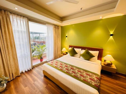 Hotel IP Swarn near Anand Vihar Vaishali Ghaziabad