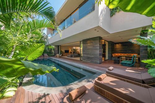 Villa Fiji - Stylish 4BR Villa Next to the Beach