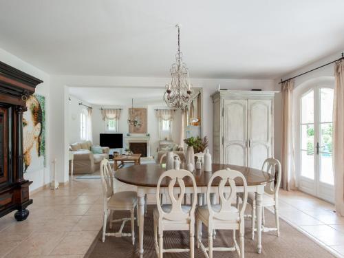 Beachside Bliss in Gassin, Saint-Tropez (photo 10)