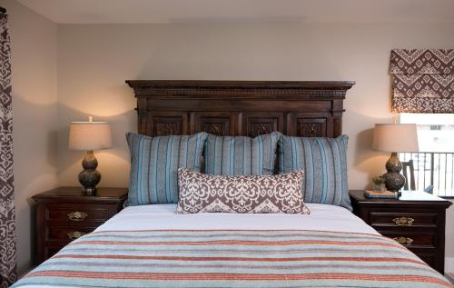 1 king bed, 1 sofa bed
