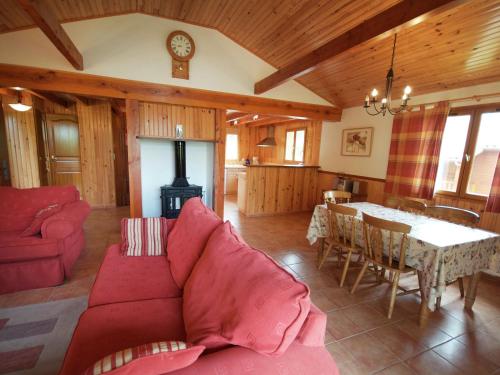 Tidy chalet in the woods of the beautiful Dordogne