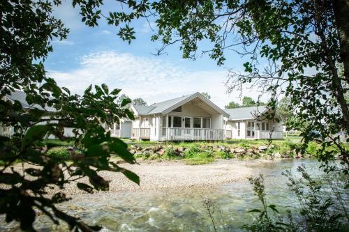Deluxe Lodge- River view