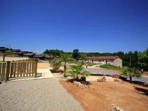 Chalet with a covered terrace on a slope