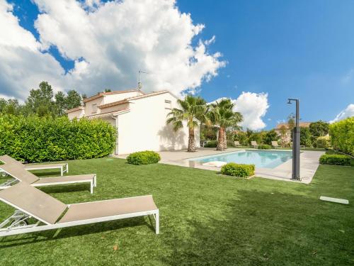 Luxurious villa in Saint geni s de Fontedit with heated pool