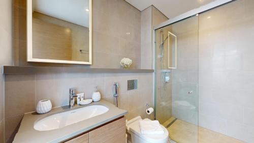 Primestay - 1BR plus Maids Sobha Waves in Al Meydan - image 6
