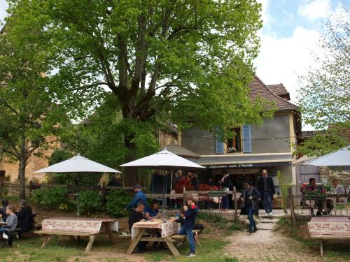 Lovely cottage in Peyzac le Moustier with Terrace