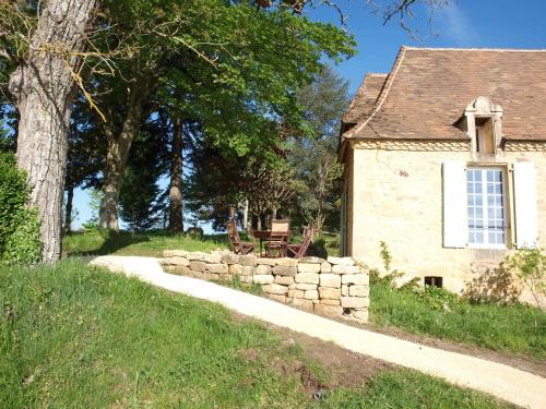 Lovely cottage in Peyzac le Moustier with Terrace