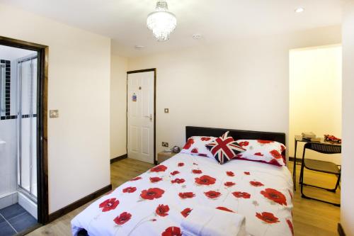Emporium City Centre Self Catering Apartments Cook as you would at Home - by Victoria Centre Shopping Centre with private outside Patio and Marquee - image 10