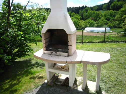 Holiday Home in Auvergne with Roofed Garden and Terrace