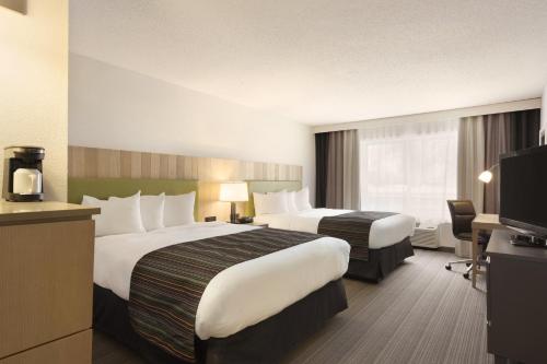 2 queen beds