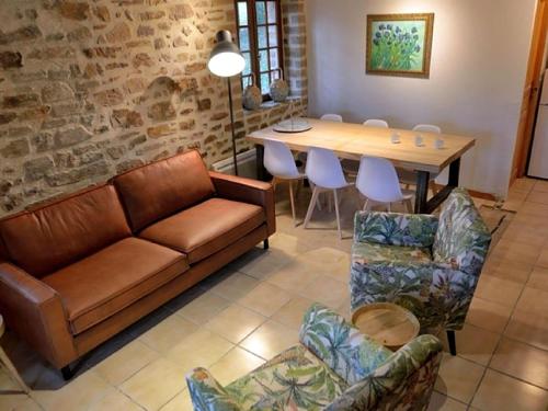 Serene Holiday Home in Cussac with Private Terrace Barbeque