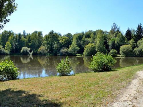 Serene Holiday Home in Cussac with Private Terrace Barbeque