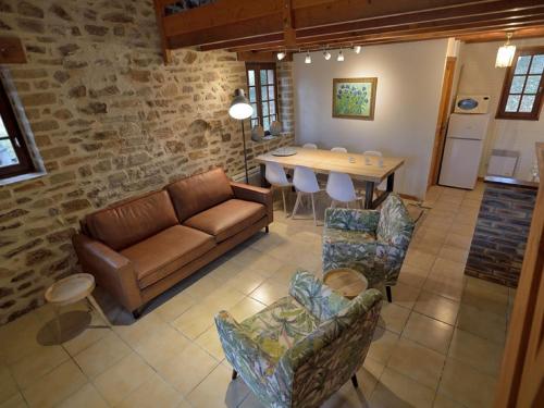 Serene Holiday Home in Cussac with Private Terrace Barbeque