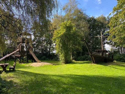 Holiday homes by the lake in the Geesthof holiday park Hechthausen