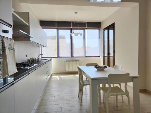 Siracusa Suite, AC + Wi-Fi + Free Private Parking in Scala Greca