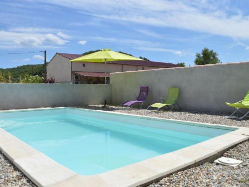 Chic Holiday Home in Pradons with Swimming Pool