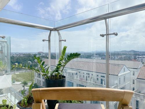 View, Hue Charm Apartment with Pool and Gym near Thanh Toan Bridge