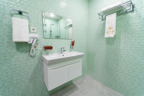 room detail thumbnail 2