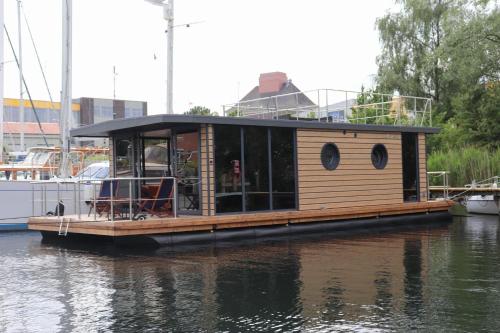Houseboat Leni Flensburg