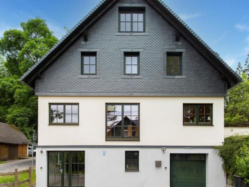 Spacious semi detached house with wood stove located directly on the Rennsteig - Eisfeld