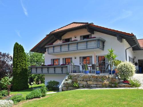 Beautiful apartment in the Bavarian Forest with balcony and whirlpool tub