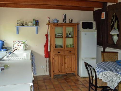 Snug cottage in Saint Eutrope De Born with pool