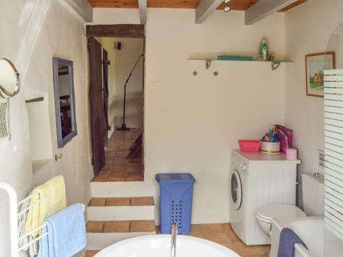 Snug cottage in Saint Eutrope De Born with pool