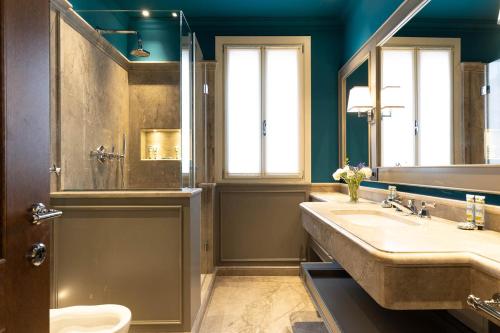 Dimora San Trovaso Stylish Four-Bedroom House in Venice - image 2