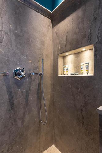 Dimora San Trovaso Stylish Four-Bedroom House in Venice - image 5