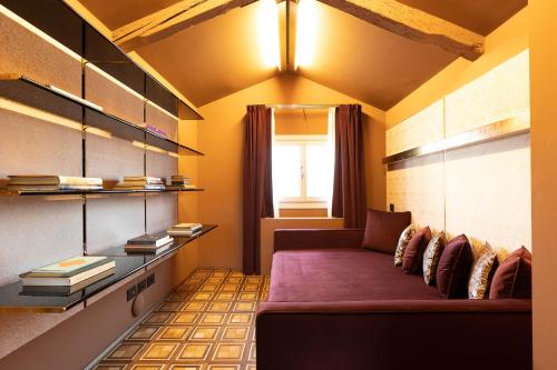 Dimora San Trovaso Stylish Four-Bedroom House in Venice - image 9