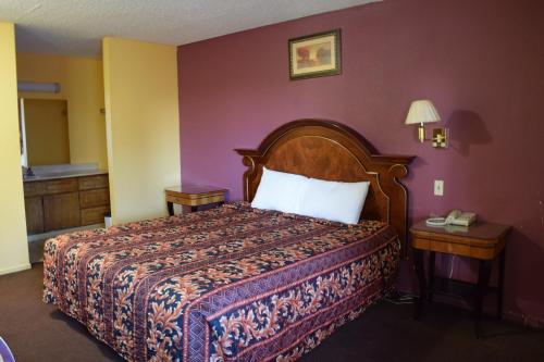 Mojave Inn - image 5